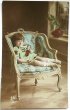 画像1: Postcard　アンティークポストカード　お人形と椅子に座る女の子　写真　1916年 (1)