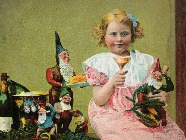 画像3: Postcard アンティークポストカード 祝杯を挙げる女の子とノーム妖精 人形 (未使用) (3)