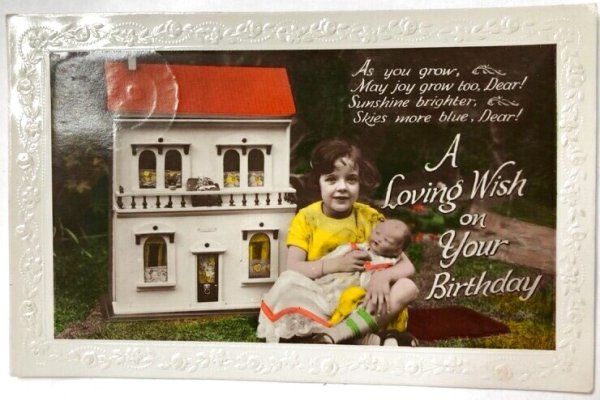 画像1: Postcard　アンティークポストカード　お人形さんと女の子　赤ちゃん　ドールハウス　イギリス1935年 (1)