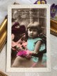 画像2: Postcard　アンティークポストカード　お人形さんと女の子　道化師　イギリス1920年代 (2)