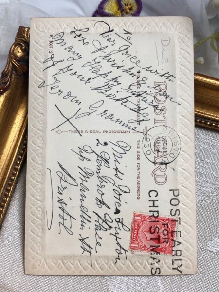 画像4: Postcard アンティークポストカード お人形さんと女の子 ティータイム イギリス1930年 (4)