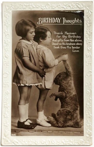画像1: Postcard　アンティークポストカード　大きなウサギのぬいぐるみと女の子たち　写真　イギリス (1)