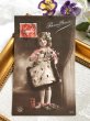 画像2: Postcard　アンティークポストカード　小さなお人形さんと女の子　テディベア　フランス1914年 (2)