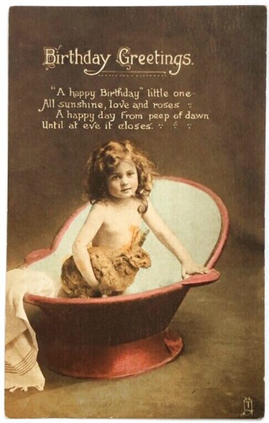 画像1: Postcard　アンティークポストカード　ウサギのぬいぐるみとお風呂に入る女の子　イギリス1917年 (1)