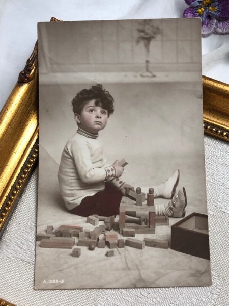 画像2: ▼SALE 500▼ Postcard アンティークポストカード 積み木で遊ぶ男の子 (2)