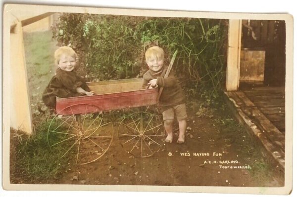 画像1: Postcard　アンティークポストカード　カートで遊ぶ幼い兄妹　子ども　写真　 (1)