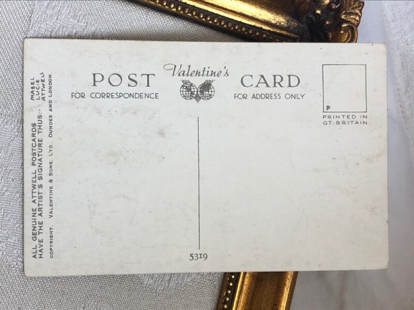 画像3: Postcard 　アンティークポストカード　ラジオの音楽を聴いて泣く女の子　編み物　1926年　Mabel Lucie Attwell（未使用） (3)