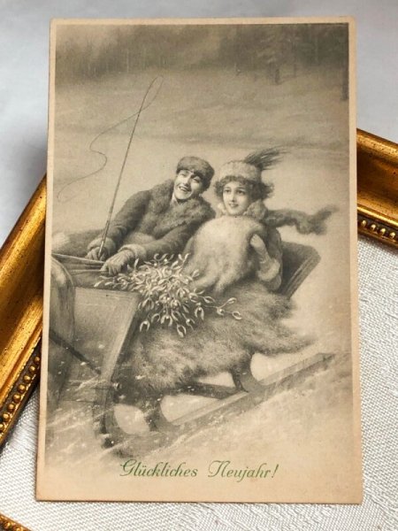 画像2: Postcard アンティークポストカード クリスマス ヤドリギ ソリに乗る2人 M.M.VIENNE ドイツ1913年 (2)