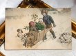 画像2: Postcard　アンティークポストカード　クリスマス　ツリーを運ぶ子ども達　ヤドリギ　スパニエル犬　  H.Schubert　M.M.VIENNE　フランス1909年 (2)