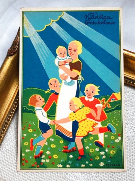 画像2: Postcard  アンティークポストカード バースデー お誕生日祝い 輪になって遊ぶ子どもとお母さん 1930年代 スウェーデン (未使用) (2)