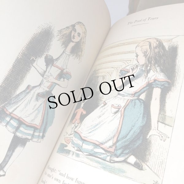 画像17: Vintage Book  Alice's Adventures in Wonderland/Through the Looking Glass, Lewis Carroll 1946 1st Special Color Illus. Edition Set Slipcaseアンティーク本　洋書　不思議の国のアリス / 鏡の国のアリス　2冊セット　スリップケース付き　1946年 (17)