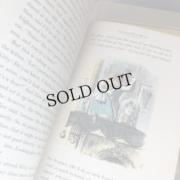 画像12: Vintage Book  Alice's Adventures in Wonderland/Through the Looking Glass, Lewis Carroll 1946 1st Special Color Illus. Edition Set Slipcaseアンティーク本　洋書　不思議の国のアリス / 鏡の国のアリス　2冊セット　スリップケース付き　1946年 (12)