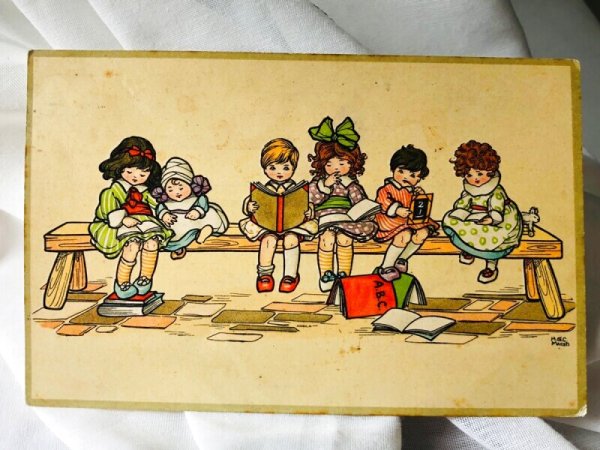 画像1: Postcard　アンティークポストカード　お勉強をする子どもたち　 H.G.C. Marsh　1911年 (1)