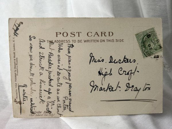 画像2: Postcard アンティークポストカード 笛を吹いて歩く天使と鳥 イギリス1907年 (2)