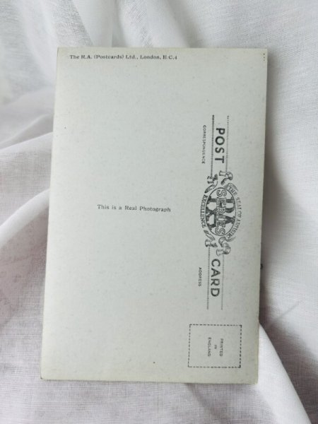 画像2: Postcard　アンティークポストカード　ティーセットを落としてしまった猫さん　黒白猫　スコーン　Bestall 　イギリス(未使用) (2)