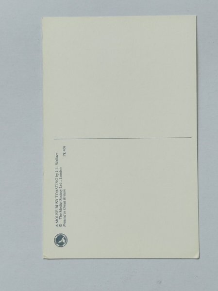 画像2: Postcard   アンティークポストカード 大きなキノコの横でチーズをトーストするネズミさん I.L.Wallace(未使用) (2)