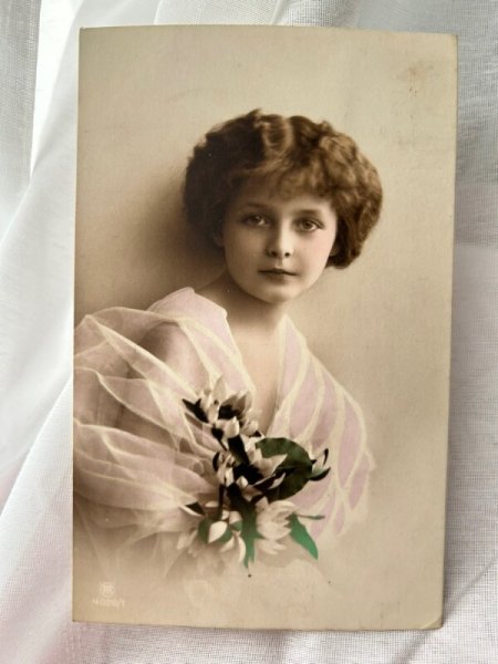 画像1: Postcard    アンティークポストカード　美しい女の子　 (1)