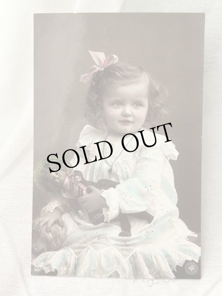 画像1: Postcard    アンティークポストカード　写真　お人形と女の子　（未使用） (1)