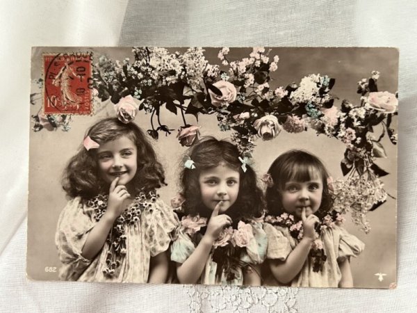 画像1: Postcard    アンティークポストカード　写真　3人の女の子　フランス1907年 (1)