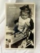 画像1: Postcard    アンティークポストカード　写真　お人形と女の子　オランダ1933年 (1)