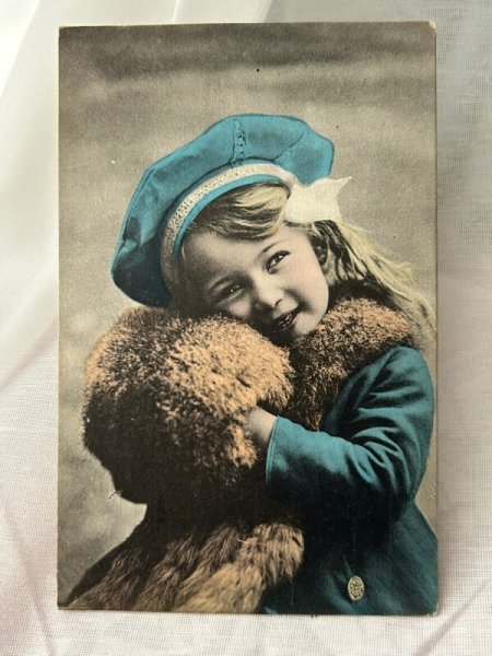 画像1: Postcard    アンティークポストカード　マフの女の子　イギリス１９０６年 (1)