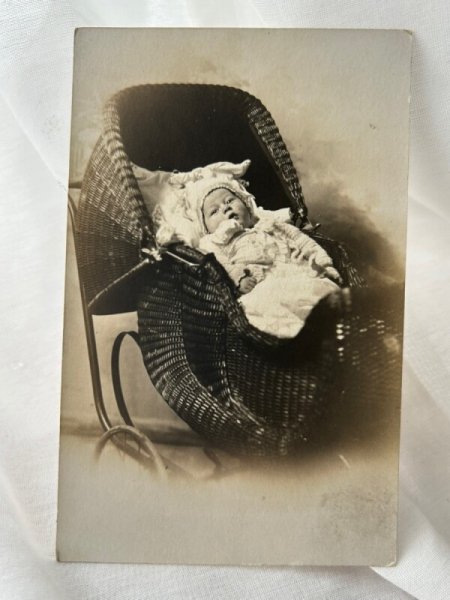 画像1: Postcard    アンティークポストカード　肖像写真　乳母車と赤ちゃん　1915年 (1)