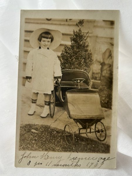 画像1: Postcard    アンティークポストカード　肖像写真　車と男の子　1909年 (1)