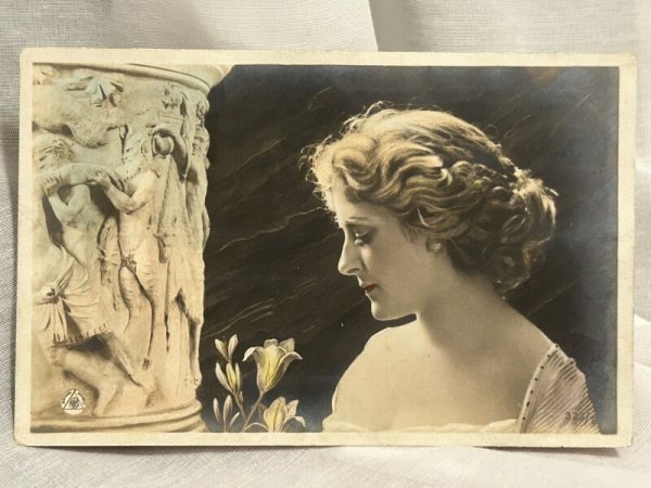画像1: Postcard  アンティークポストカード　女優　横顔の女性　（未使用） (1)