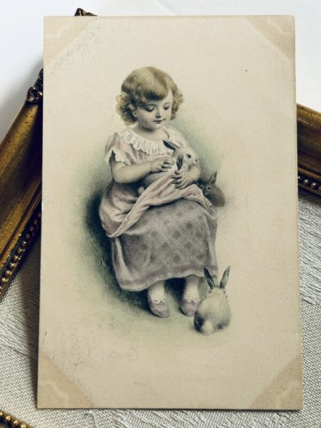 画像2: Postcard アンティークポストカード ウサギと女の子 うさぎ M.M.VIENNE フランス切手 (2)