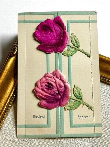 上の薔薇はベルベッド生地です。