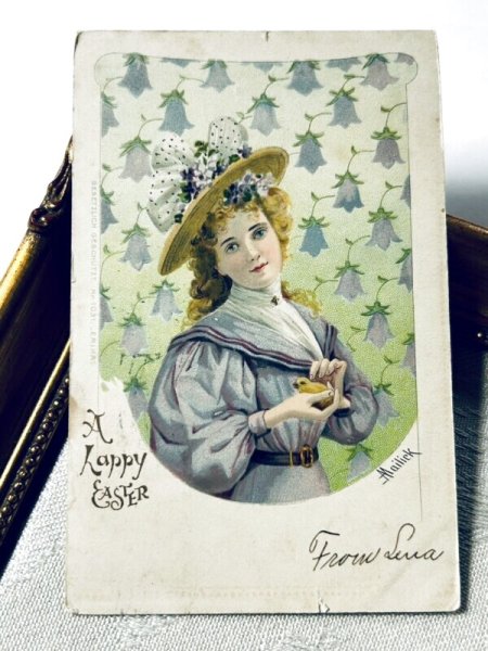 画像2: Postcard   アンティークポストカード イースター ブルーベルのお花 ヒヨコと女性 Mailick 1906年 (2)
