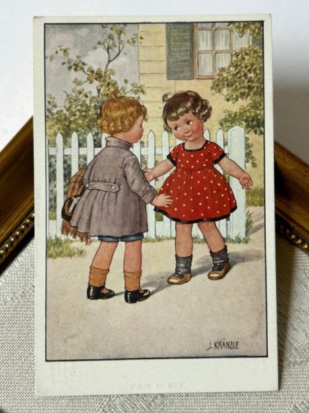 画像2: Postcard   アンティークポストカード  お出迎えをする女の子 J Kranzle (2)