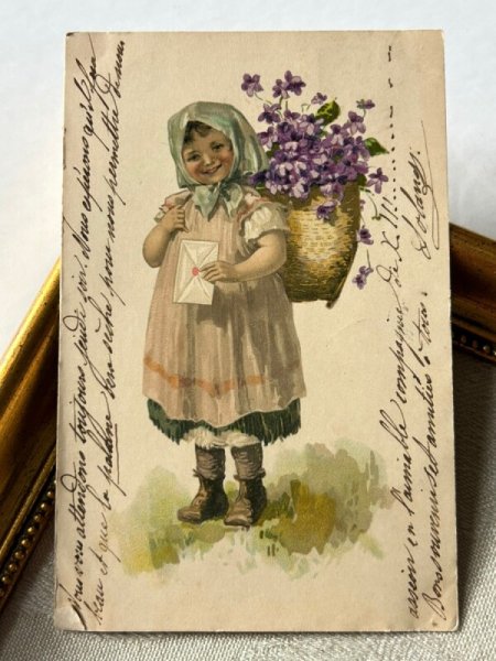 画像2: Postcard   アンティークポストカード  スミレのお花かごと手紙を持つ女の子 フランス1905年 (2)