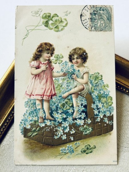 画像2: Postcard   アンティークポストカード  忘れな草のお花籠と子どもたち フランス1905年 (2)