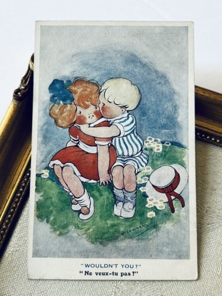 画像2: Postcard   アンティークポストカード  女の子にキスをする男の子 Hilda Cowham (2)