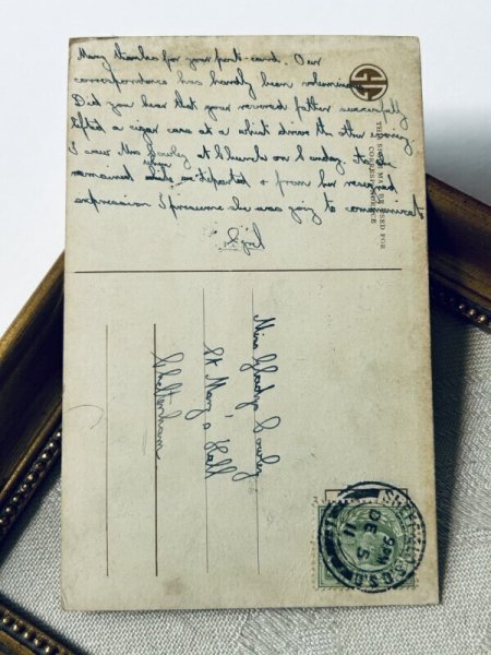 画像3: Postcard   アンティークポストカード  ウサギのぬいぐるみにキスをする子ども 一目惚れ イギリス1911年 (3)