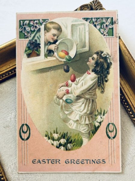 画像2: Postcard   アンティークポストカード  イースター 女の子に卵を渡す男の子 スノードロップ アメリカ1909年 (2)
