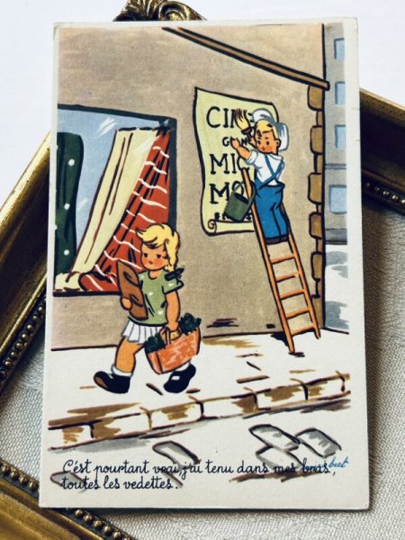 画像2: Postcard アンティークポストカード 女の子が気になる男の子 フランス (未使用) (2)
