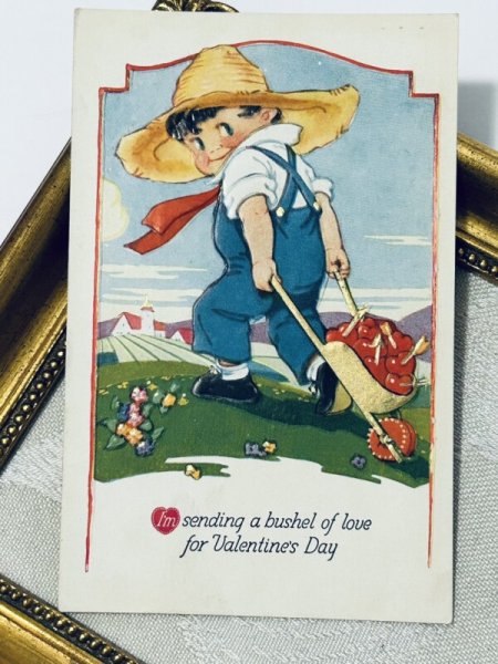 画像2: Postcard アンティークポストカード バレンタイン ハートを運ぶ男の子 農夫(未使用) (2)
