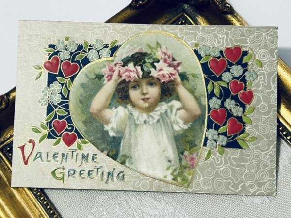 画像2: Postcard アンティークポストカード バレンタイン 薔薇の花飾りの女の子 シルク貼り (2)