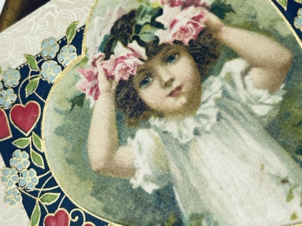 画像3: Postcard アンティークポストカード バレンタイン 薔薇の花飾りの女の子 シルク貼り (3)