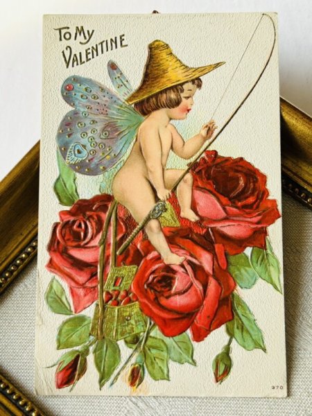 画像2: Postcard　アンティークポストカード　バレンタイン　薔薇のお花の上で釣りをする妖精　蝶々　アメリカ1910年 (2)