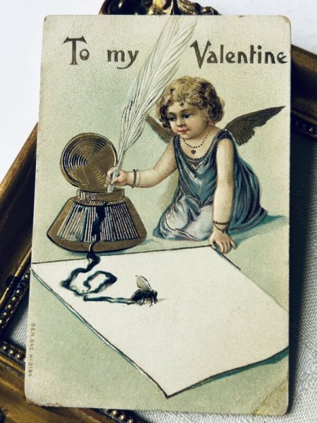 画像2: Postcard  アンティークポストカード バレンタイン 手紙を書く天使と蜂 インク 羽ペン (2)
