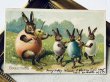 画像2: Postcard　アンティークポストカード　イースター 　卵のバイオリンを弾くウサギと踊る子ウサギたち　アメリカ1907年 (2)