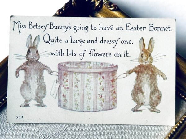 画像2: Postcard アンティークポストカード イースター  帽子の箱を運ぶウサギさん (2)