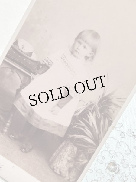 画像2: Vintage carte de visite　アンティーク　ミニ肖像写真　小さな女の子　ドイツ (2)