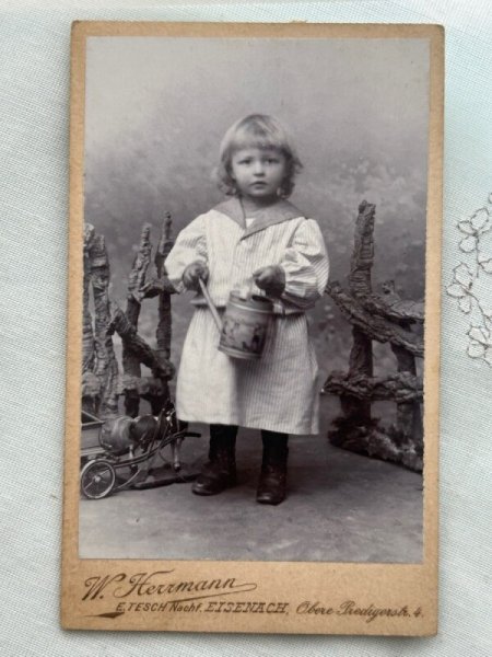 画像1: Vintage carte de visite　アンティーク　ミニ肖像写真　小さな子ども　玩具　楽器　ドイツ (1)