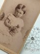 画像2: Vintage carte de visite　アンティーク　ミニ肖像写真　小さな女の子とぬいぐるみ　テディベア？　イギリス (2)