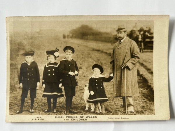 画像1: Postcard　アンティークポストカード　イギリス王室   ジョージ皇太子と子供たち　イギリス1905年 (1)