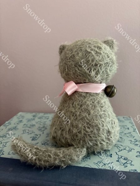 画像3: 【ご予約注文】Snowdrop ハンドメイド　アンティーク風ぬいぐるみ　白猫　グレーモヘア　（15cm） (3)